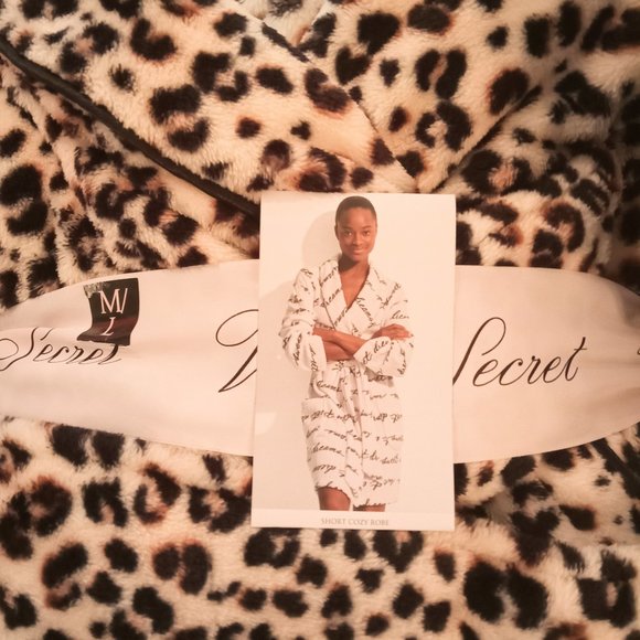 NWT Victoria's Secret Plush Cozy Robe, Shawl Collar, Tie Waist, Pockets - Picture 2 of 16
